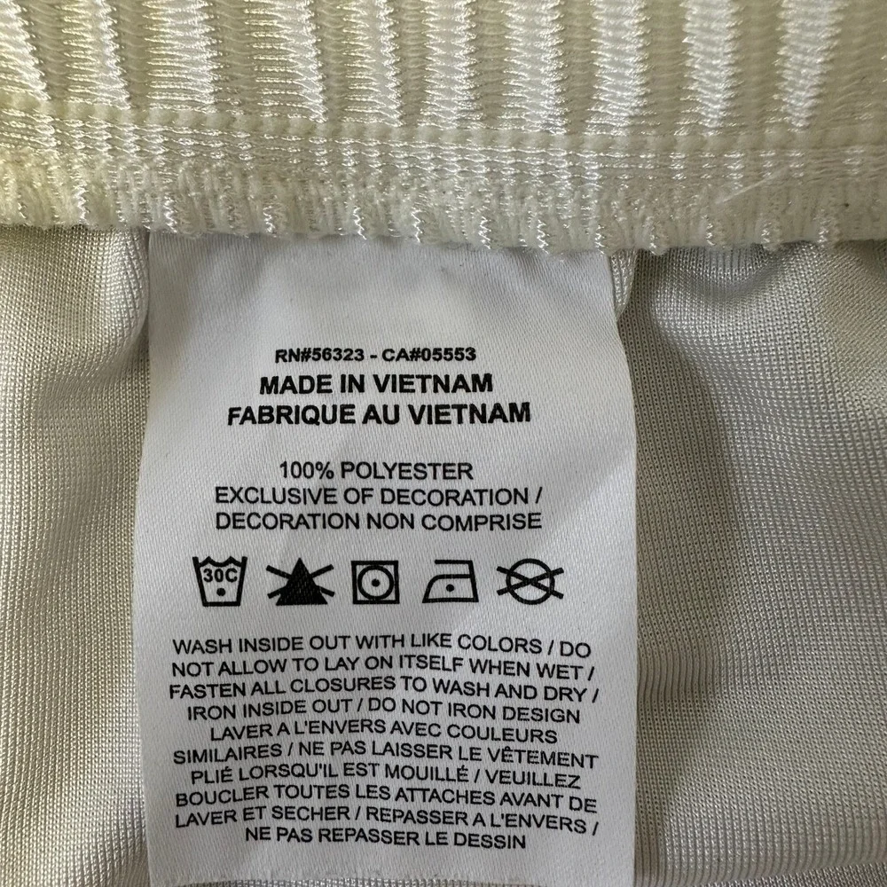 Nike Shorts Womens Size S Cream Satin Side Snap Athletic Sporty Casual Shorts